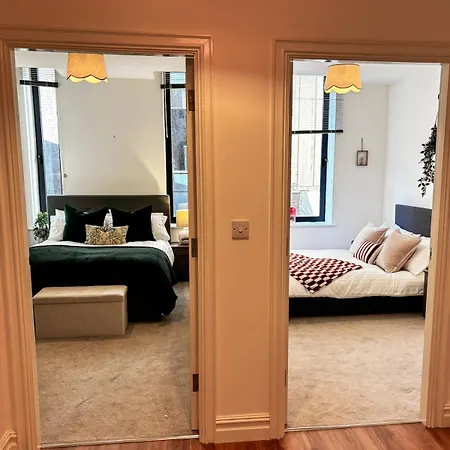 The Cosy - 2 Min Walk To Station *