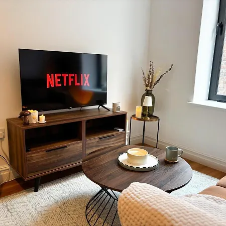 The Cosy - 2 Min Walk To Station *