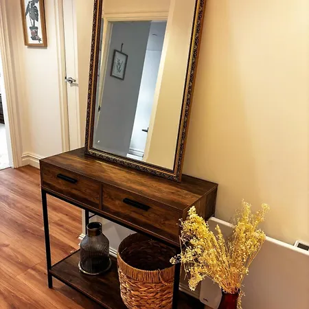 The Cosy - 2 Min Walk To Station Lägenhet *