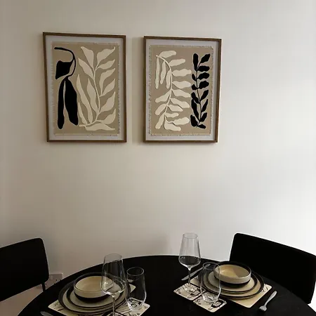 The Cosy - 2 Min Walk To Station *