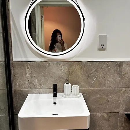 The Cosy - 2 Min Walk To Station リーズ