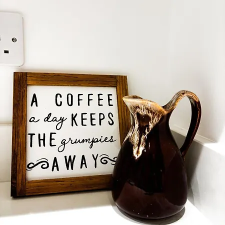 The Cosy - 2 Min Walk To Station *