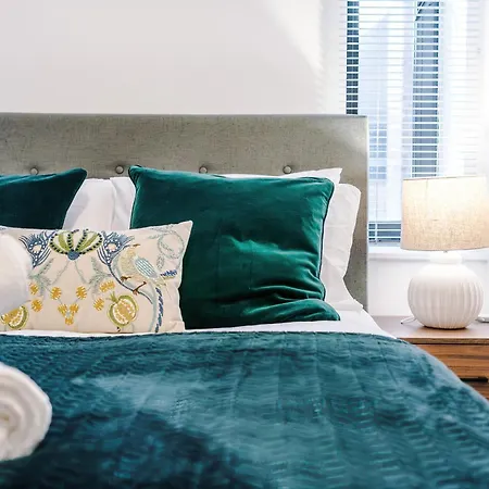 The Cosy - 2 Min Walk To Station Apartment *