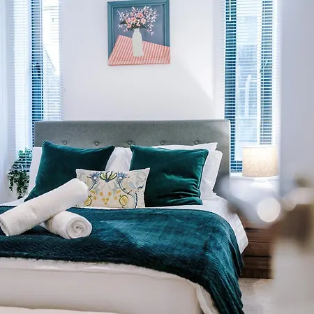 The Cosy - 2 Min Walk To Station Apartment *