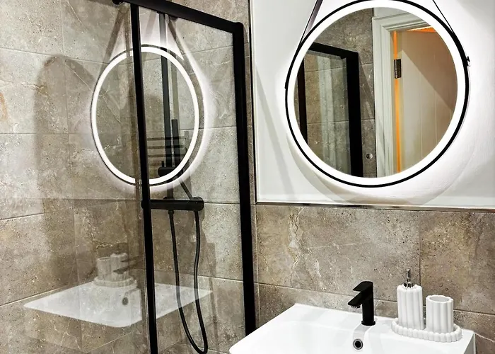 Апартаменти The Cosy - 2 Min Walk To Station *