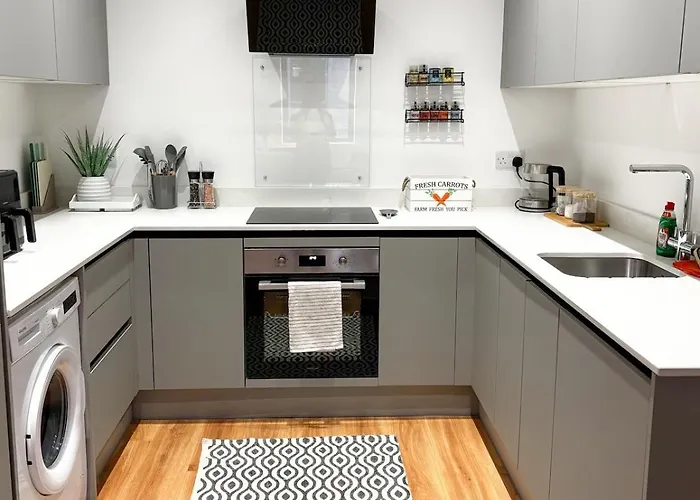 The Cosy - 2 Min Walk To Station *