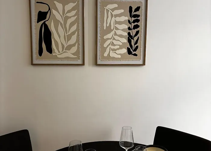 The Cosy - 2 Min Walk To Station *