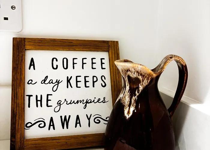 The Cosy - 2 Min Walk To Station *